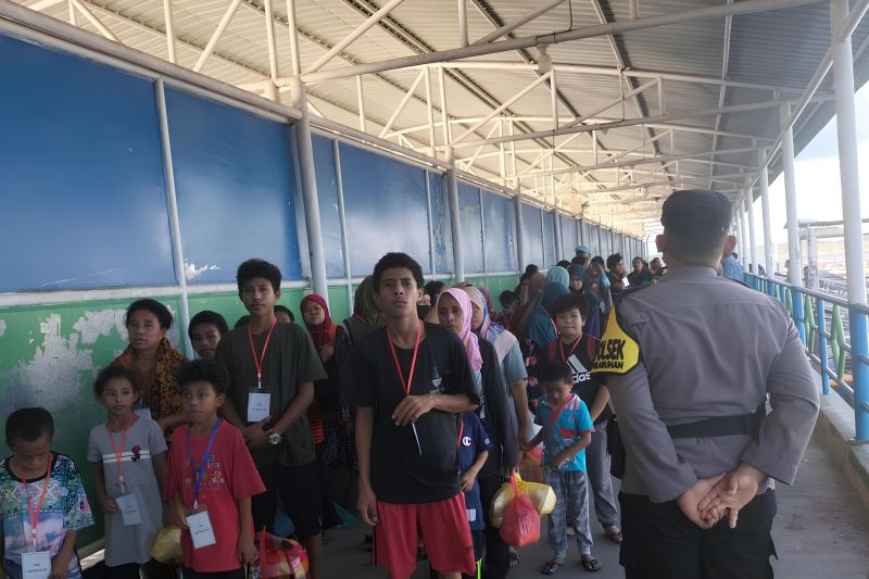 120 pekerja migran bermasalah dipulangkan dari Malaysia 120 pekerja migran bermasalah dipulangkan dari Malaysia