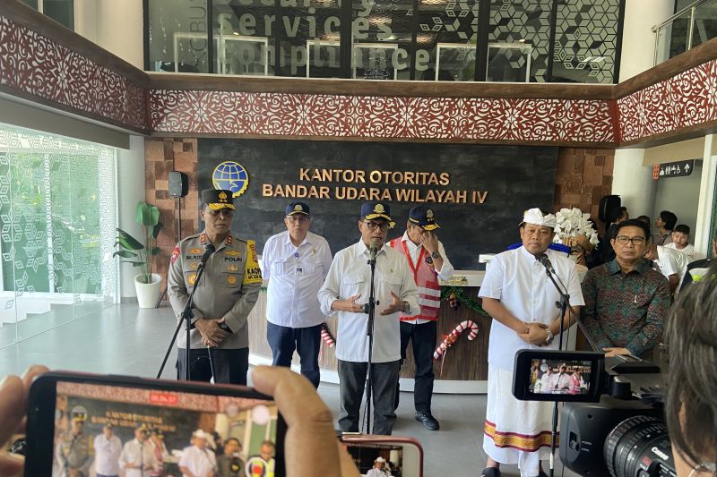 Menhub sepakat gunakan bus antar jemput di jalur bandara Bali Menhub sepakat gunakan bus antar jemput di jalur bandara Bali