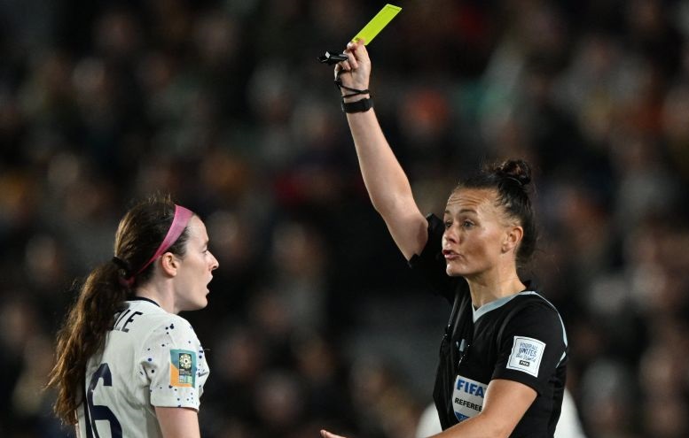 Rebecca Welch akan menjadi wasit perempuan pertama di Liga Inggris