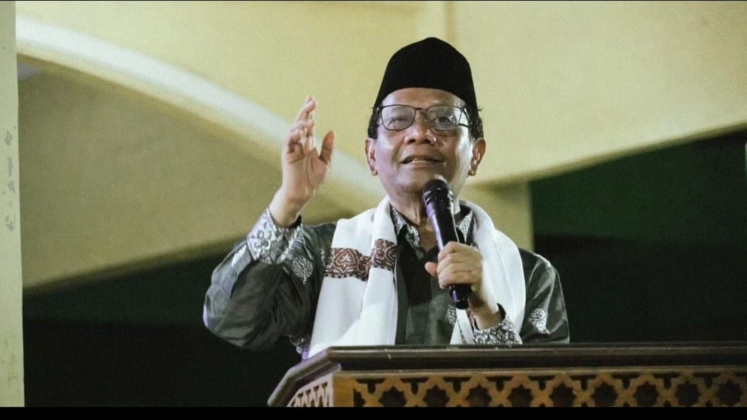Ini bisikan Sandiaga Uno dan Harry Tanoe ke Mahfud jelang Debat Cawapres Ini bisikan Sandiaga Uno dan Harry Tanoe ke Mahfud jelang Debat Cawapres