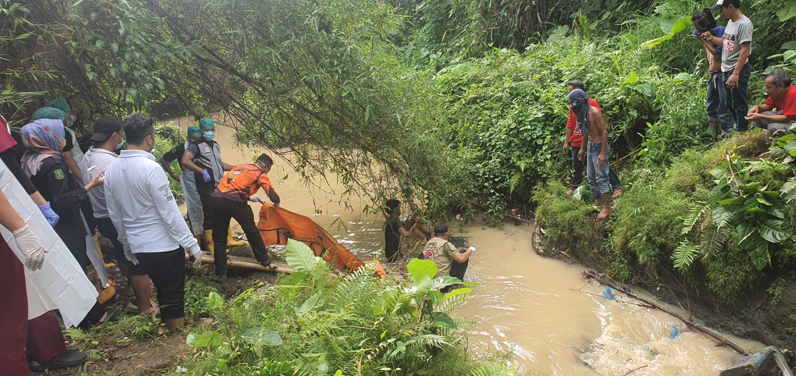 Mayat tanpa identitas ditemukan di Sungai Cibanten Mayat tanpa identitas ditemukan di Sungai Cibanten