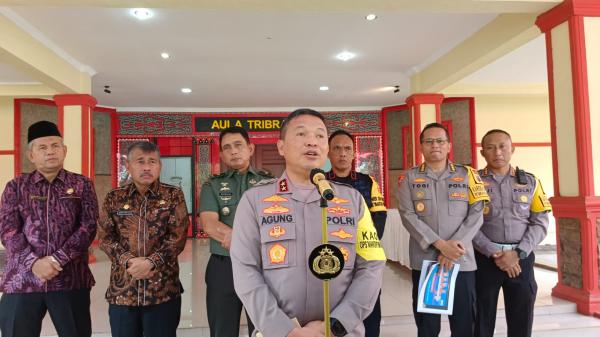 Poldasu gelar rapat jelang pengamanan Natal dan Tahun Baru 2024 Poldasu gelar rapat jelang pengamanan Natal dan Tahun Baru 2024