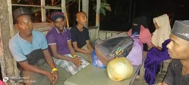 Kabur dari kamp di Pidie, sembilan etnis Rohingnya ditemukan berkeliaran di Aceh Utara Kabur dari kamp di Pidie, sembilan etnis Rohingnya ditemukan berkeliaran di Aceh Utara