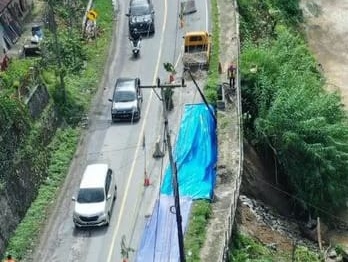 Jalinsum Km 78-800 Sawahlunto amblas, lalin diberlakukan buka tutup Jalinsum Km 78-800 Sawahlunto amblas, lalin diberlakukan buka tutup