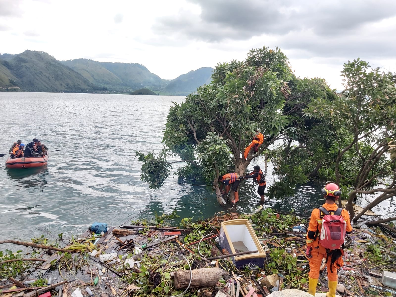 Basarnas dan Tim SAR gabungan perpanjang masa pencarian korban banjir bandang Humbahas Basarnas dan Tim SAR gabungan perpanjang masa pencarian korban banjir bandang Humbahas