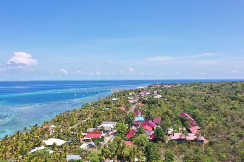 Sebanyak 4.060 warga Pulau Binongko Sultra nikmati listrik 24 jam