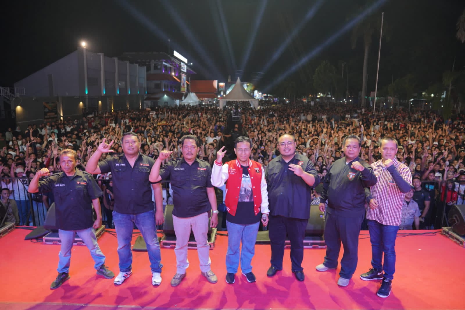 Puluhan ribu warga Pati Jateng deklarasi Ganjar-Mahfud di Pesta Rakyat#19 Puluhan ribu warga Pati Jateng deklarasi Ganjar-Mahfud di Pesta Rakyat#19