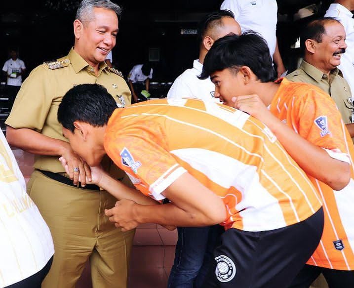 Berlaga di final Piala Soeratin, Pj Bupati Kudus kobarkan semangat tim Persiku Junior 