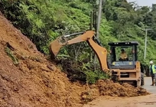 Jalan Lintas Sumbar Riau sudah dapat dilalui kendaraan Jalan Lintas Sumbar Riau sudah dapat dilalui kendaraan