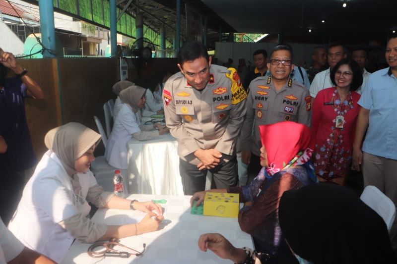 Polda Metro Jaya gelar bakti sosial di Jakut sebagai wujud kepedulian Polda Metro Jaya gelar bakti sosial di Jakut sebagai wujud kepedulian