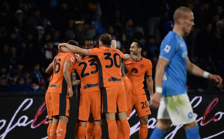 Inter rebut posisi puncak klasemen usai kalahkan Napoli Inter rebut posisi puncak klasemen usai kalahkan Napoli