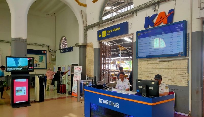 KAI Cirebon umumkan perjalanan kereta api kembali normal pascalongsor