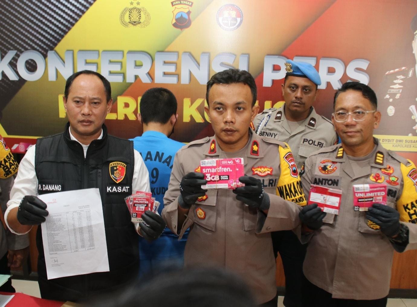 Ngaku dijambret, NJ ternyata gelapkan uang penjualan kartu perdana dan voucher Ngaku dijambret, NJ ternyata gelapkan uang penjualan kartu perdana dan voucher