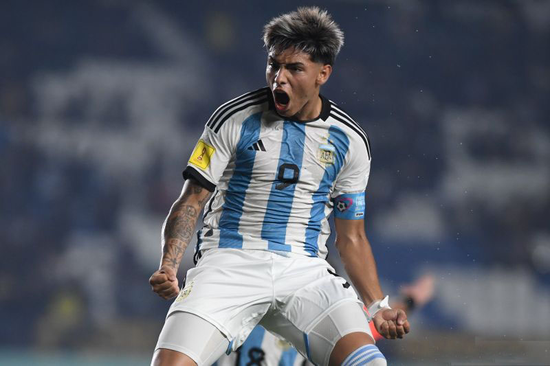 Agustin Ruberto sabet sepatu emas Piala Dunia U-17