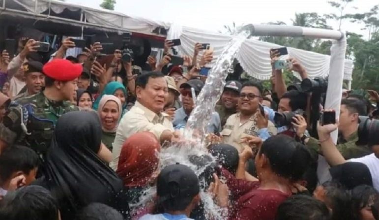 Bantuan sarana air bersih untuk peningkatan perekonomian Bantuan sarana air bersih untuk peningkatan perekonomian