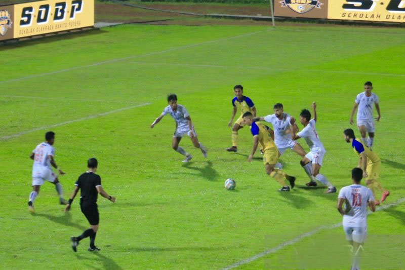 Tuan rumah Barito Putera menang tipis 1-0 atas Arema FC Tuan rumah Barito Putera menang tipis 1-0 atas Arema FC