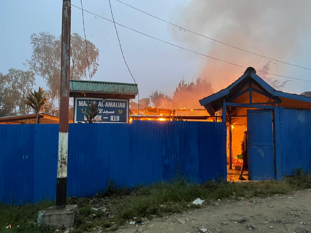 Polisi selidiki kasus terbakarnya Masjid Al-Amaliah di Puncak Jaya, Papua Polisi selidiki kasus terbakarnya Masjid Al-Amaliah di Puncak Jaya, Papua