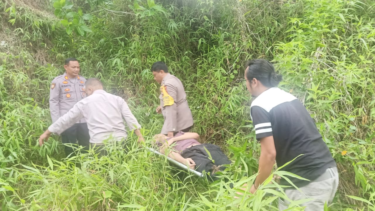 Sempat jalani perawatan, pelaku loncat dari Jalan Tol Solo-Semarang akhirnya meninggal dunia Sempat jalani perawatan, pelaku loncat dari Jalan Tol Solo-Semarang akhirnya meninggal dunia