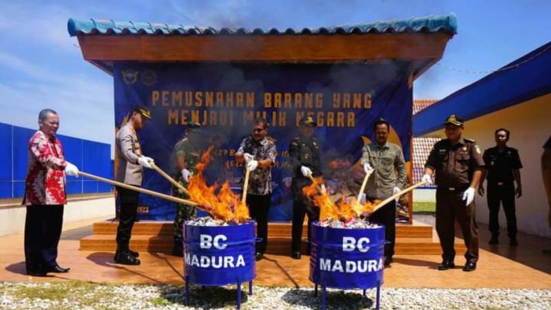 Bea Cukai Madura musnahkan barang sitaan senilai Rp33,3 miliar