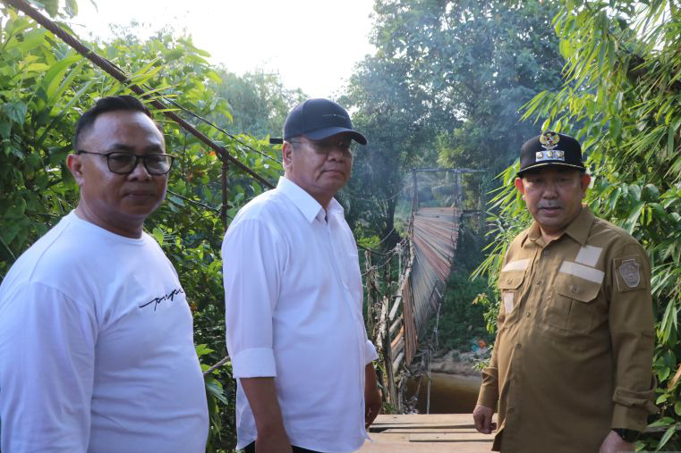 Jembatan Gantung Ensiang Kalbar akan segera diperbaiki Jembatan Gantung Ensiang Kalbar akan segera diperbaiki