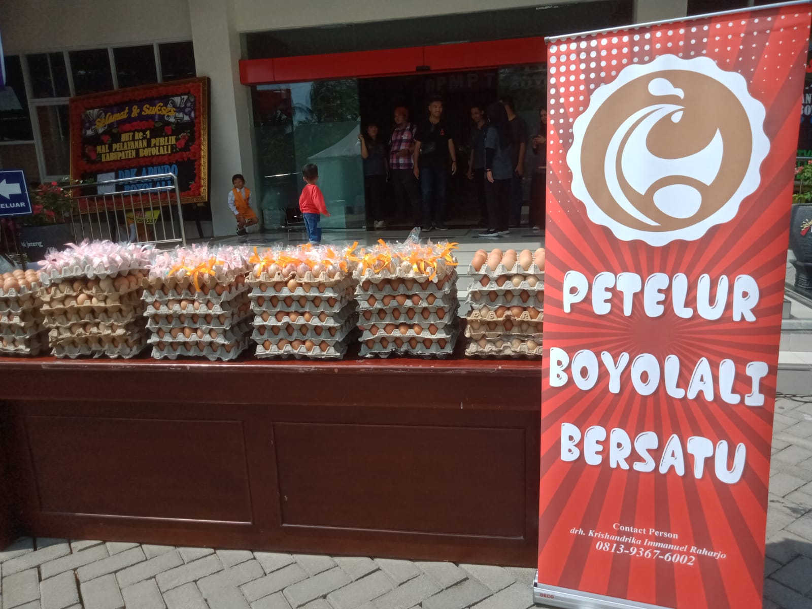 Ingatkan masyarakat sukseskan Pemilu, 1.402 butir telur rebus dibagikan di Boyolali Ingatkan masyarakat sukseskan Pemilu, 1.402 butir telur rebus dibagikan di Boyolali