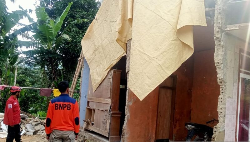 Gempa bumi menyebabkan sejumlah rumah rusak di Kabandungan Sukabumi