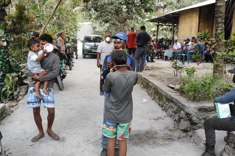 Warga Flores Timur diimbau tetap waspada bencana erupsi gunung api Warga Flores Timur diimbau tetap waspada bencana erupsi gunung api