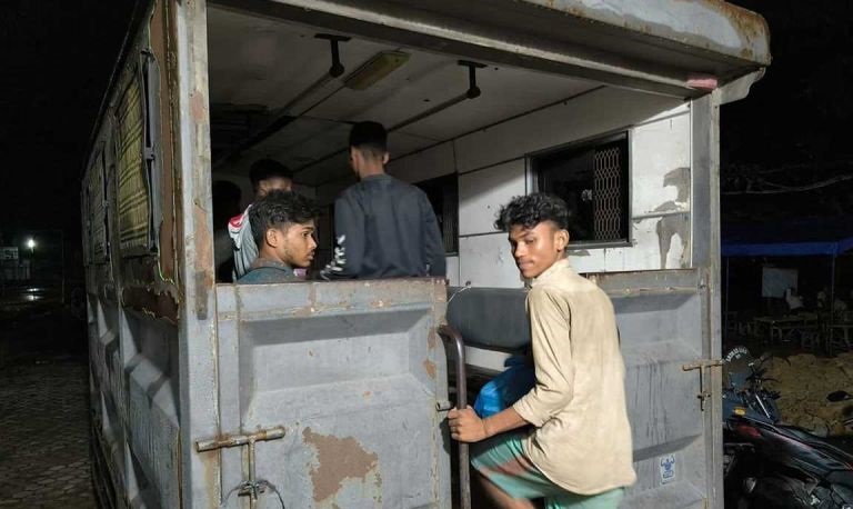 Imigran Rohingya dari Aceh Timur ditolak di penampungan Lhokseumawe Imigran Rohingya dari Aceh Timur ditolak di penampungan Lhokseumawe