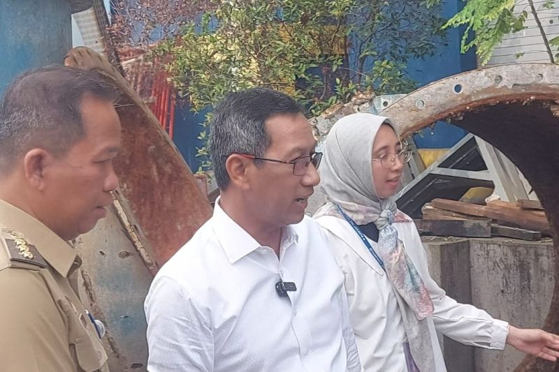 Heru minta petugas Rumah Pompa Waduk Pluit bersiaga saat hujan Heru minta petugas Rumah Pompa Waduk Pluit bersiaga saat hujan