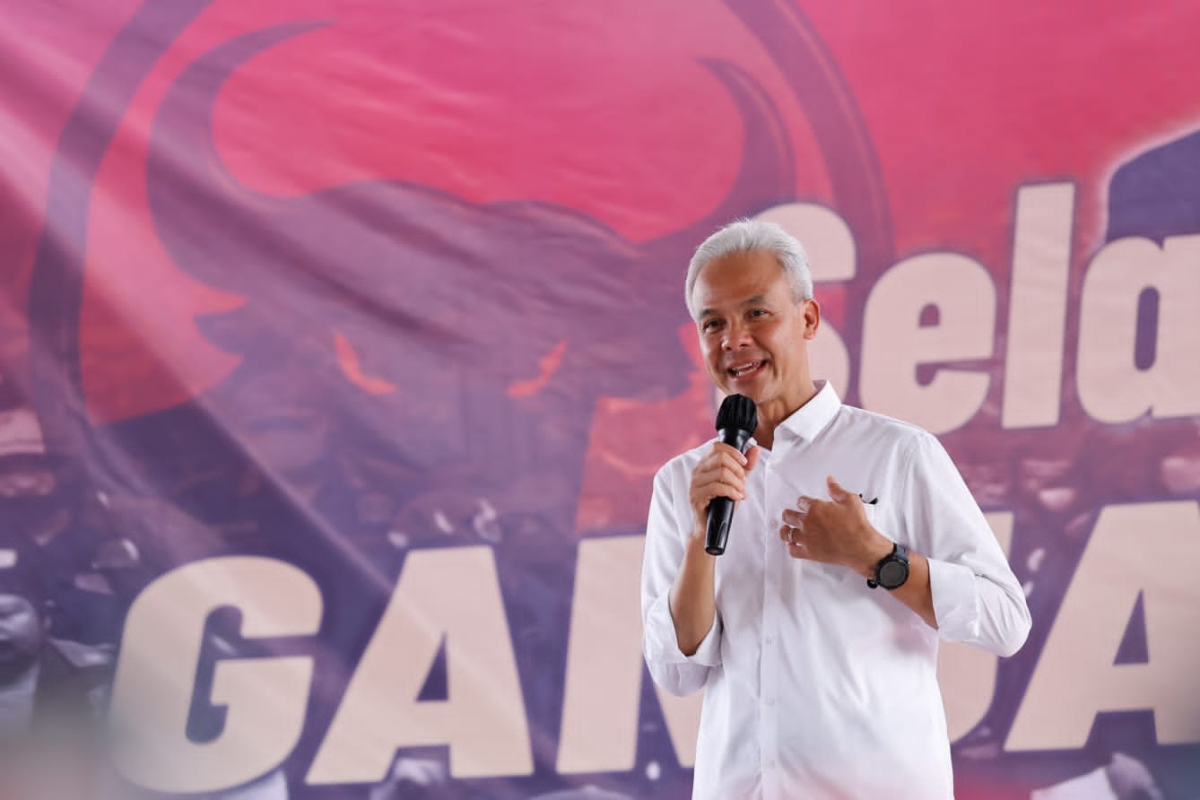 Bila terpilih, Ganjar janji buat KTP Sakti, semua bantuan cukup gunakan e-KTP Bila terpilih, Ganjar janji buat KTP Sakti, semua bantuan cukup gunakan e-KTP