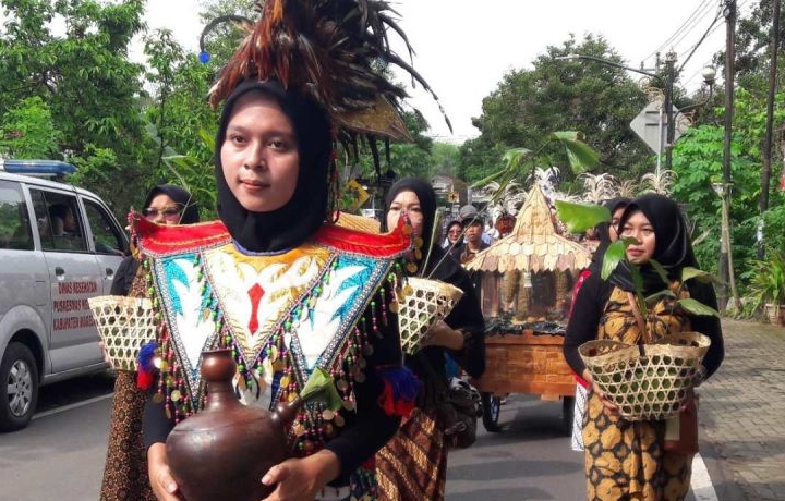 Arak-arakan peringati 32 tahun Candi Borobudur sebagai warisan dunia