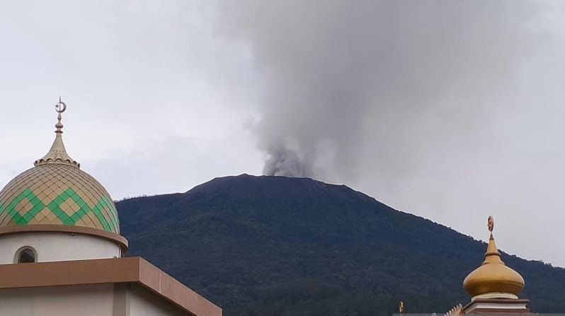 Ketika Gunung Marapi mengajarkan diam bukan berarti tak berbahaya