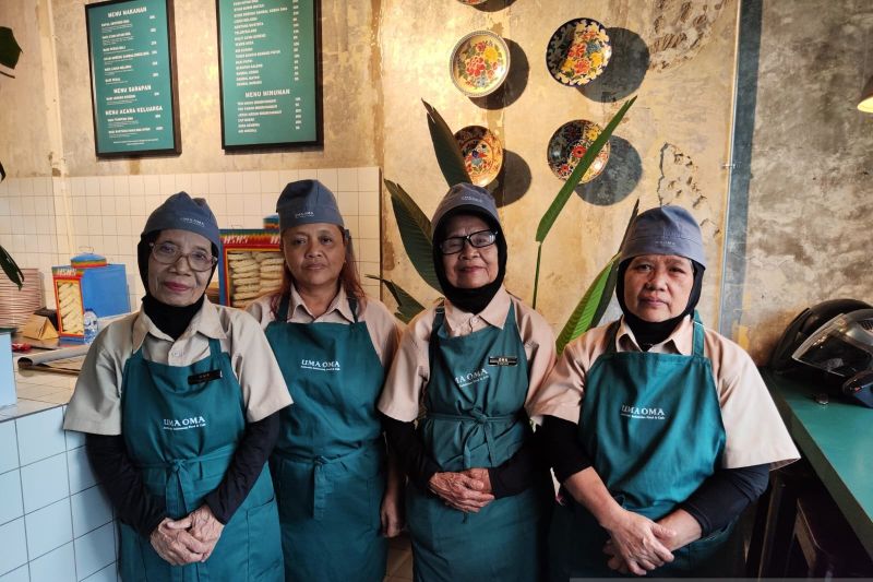 Merawat jiwa raga dengan tetap produktif di usia senja