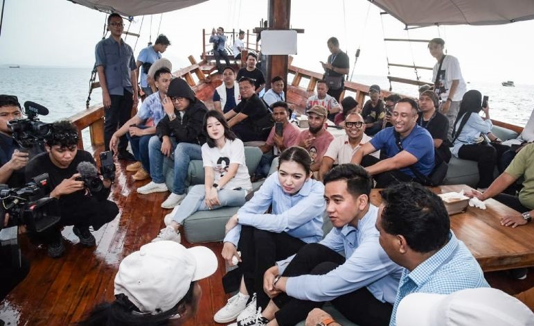 Gibran serap aspirasi para pelaku industri kreatif di Labuan Bajo Gibran serap aspirasi para pelaku industri kreatif di Labuan Bajo