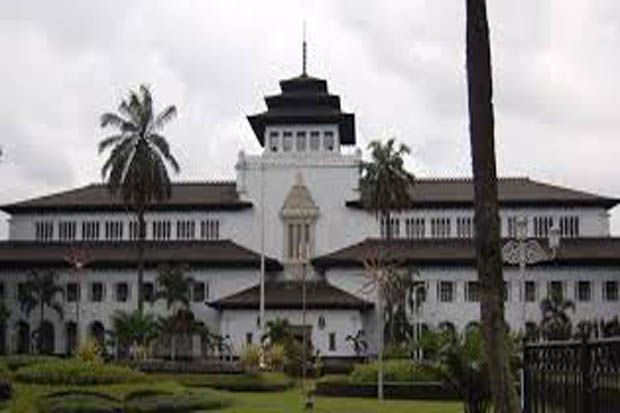 3 Desember 1945: Pertempuran di Gedung Sate dan gugurnya tujuh pemuda 3 Desember 1945: Pertempuran di Gedung Sate dan gugurnya tujuh pemuda