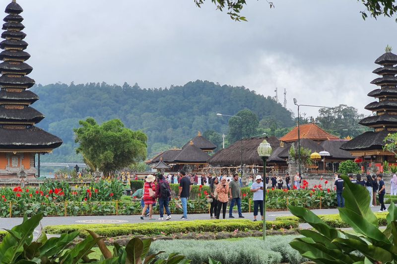 Bupati Tabanan sebut Festival Ulun Danu lestarikan budaya Bali Bupati Tabanan sebut Festival Ulun Danu lestarikan budaya Bali