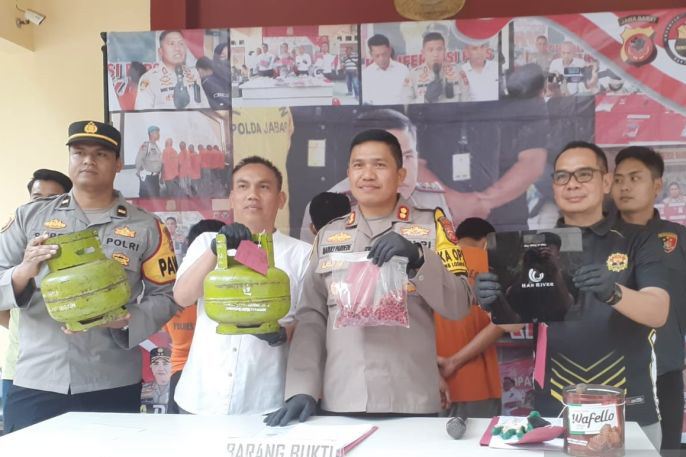 Polres Sukabumi kembangkan kasus penyalahgunaan elpiji subsidi Polres Sukabumi kembangkan kasus penyalahgunaan elpiji subsidi