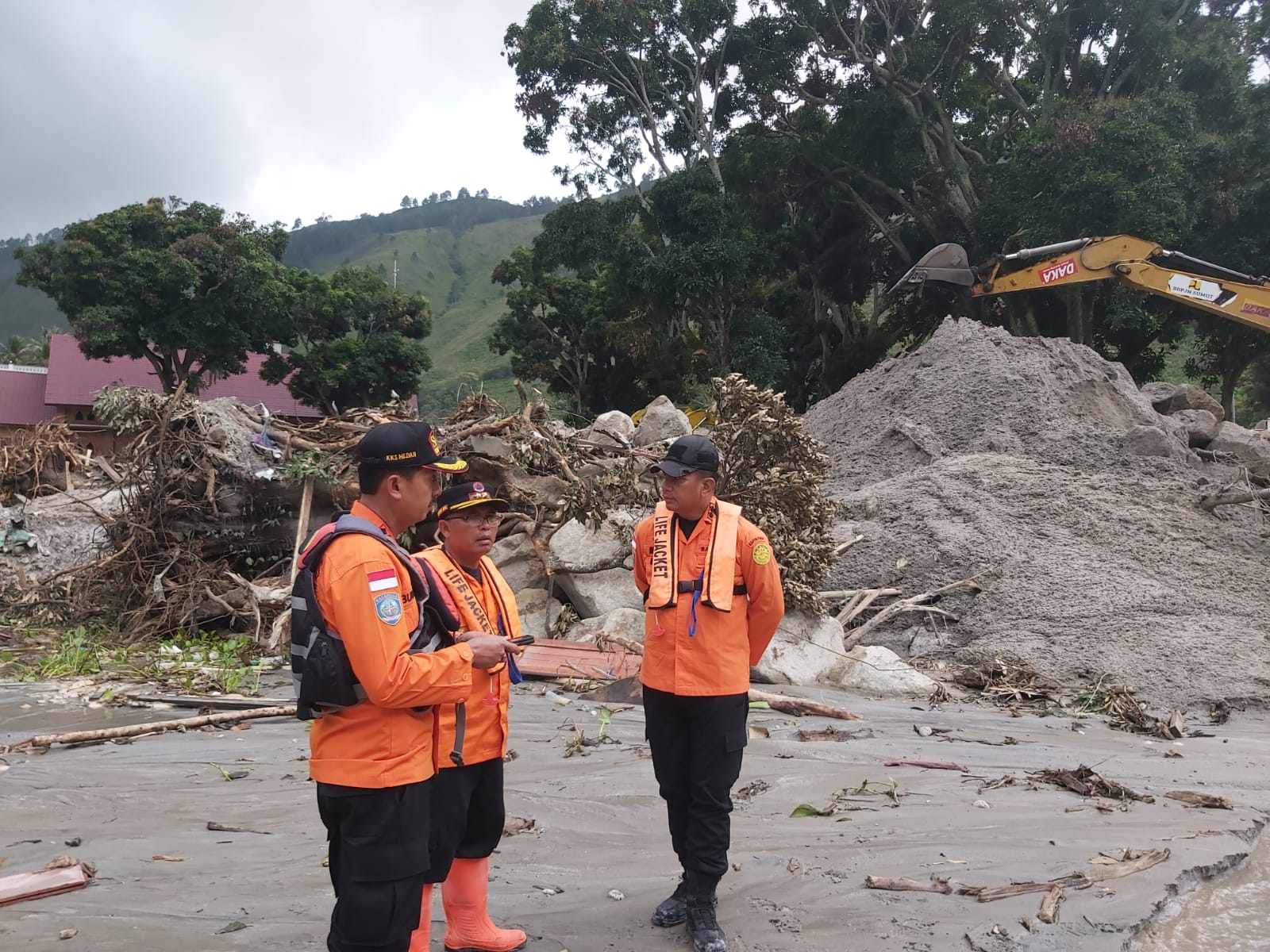 Basarnas Medan kembali perpanjang masa pencarian korban banjir bandang Humbahas tiga hari kedepan Basarnas Medan kembali perpanjang masa pencarian korban banjir bandang Humbahas tiga hari kedepanÂ