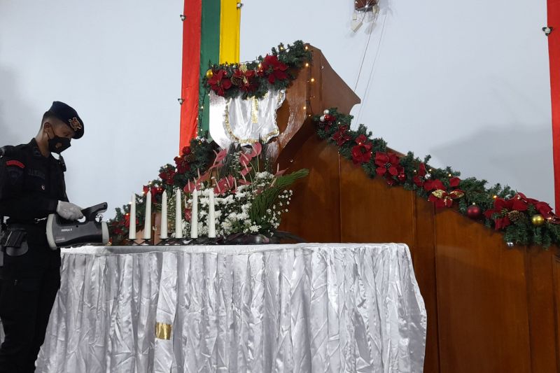 Polda Banten lakukan sterilisasi 8 gereja di Serang