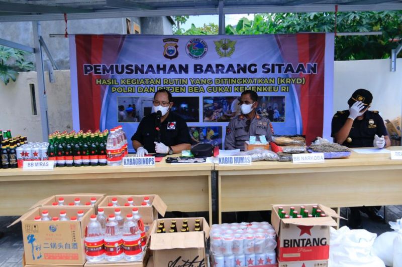Barang sitaan narkoba dan minuman keras di Maluku Utara dimusnahkan Barang sitaan narkoba dan minuman keras di Maluku Utara dimusnahkan