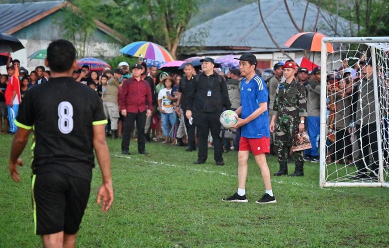 Unggahan Jokowi menjadi kiper ramai di medsos Unggahan Jokowi menjadi kiper ramai di medsos