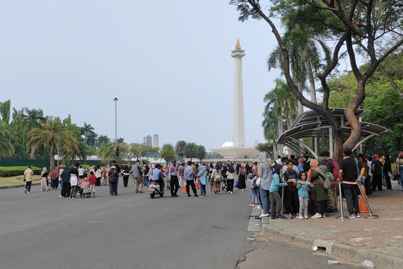 47.987 pengunjung padati Monas