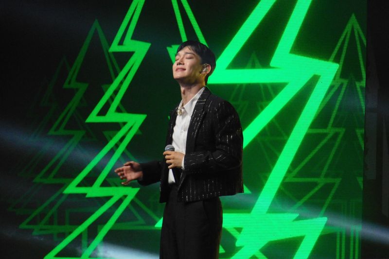 Chen EXO tampil total untuk penggemar di Indonesia