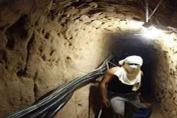 Terowongan yang diduga digunakan Hamas diisi air laut oleh Israel Terowongan yang diduga digunakan Hamas diisi air laut oleh Israel