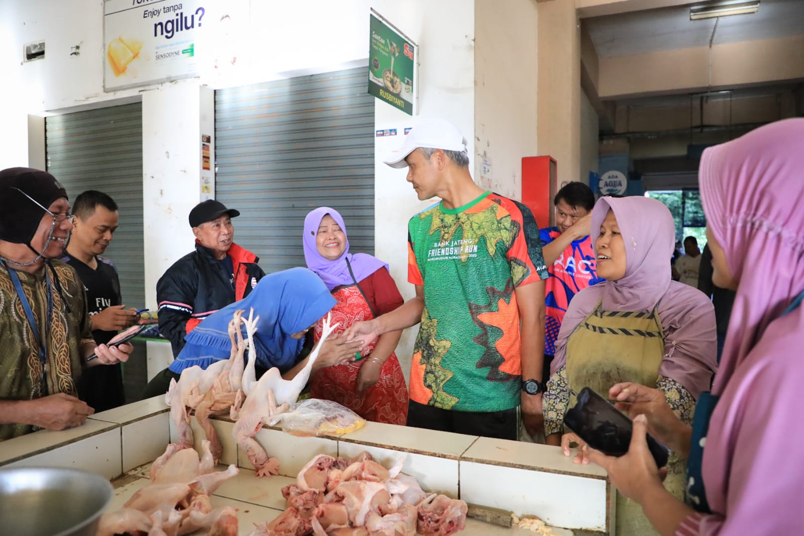 Ganjar targetkan penurunan harga beras dan minyak di Jateng untuk tekan inflasi Ganjar targetkan penurunan harga beras dan minyak di Jateng untuk tekan inflasi