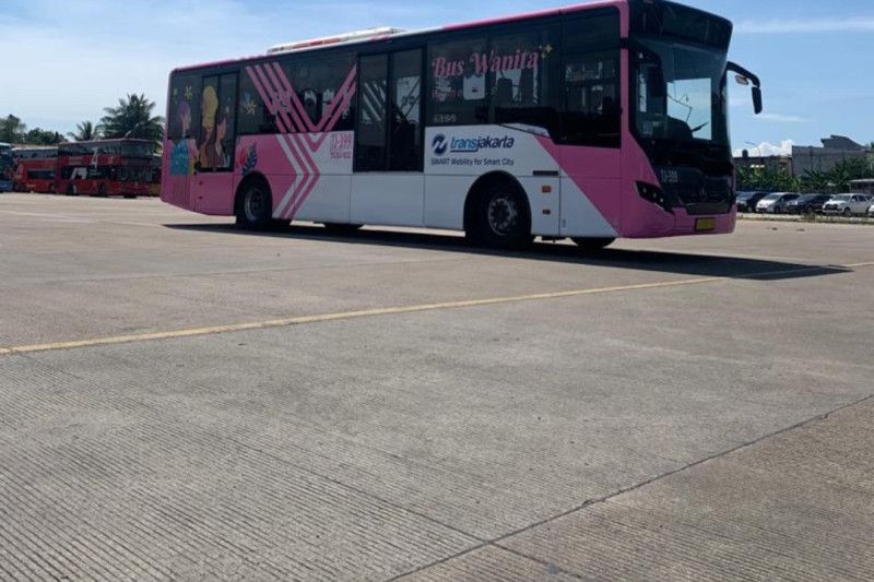 TransJakarta perluas layanan bus khusus wanita di lima koridor TransJakarta perluas layanan bus khusus wanita di lima koridor