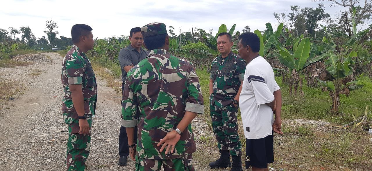 Dukung ketahanan pangan, TNI tinjau lahan kebun pisang dan sayuran di Mimika  