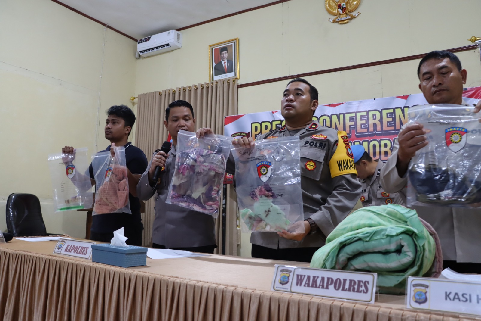 Polisi ungkap kasus kematian bocah perempuan di Bolaang Mongondow yang sebelumnya dilaporkan hilang Polisi ungkap kasus kematian bocah perempuan di Bolaang Mongondow yang sebelumnya dilaporkan hilang