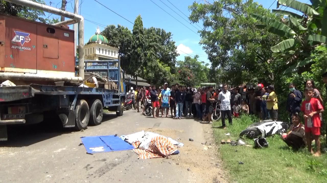 Truk kontainer tabrak empat kendaraan, dua pemotor tewas Truk kontainer tabrak empat kendaraan, dua pemotor tewas
