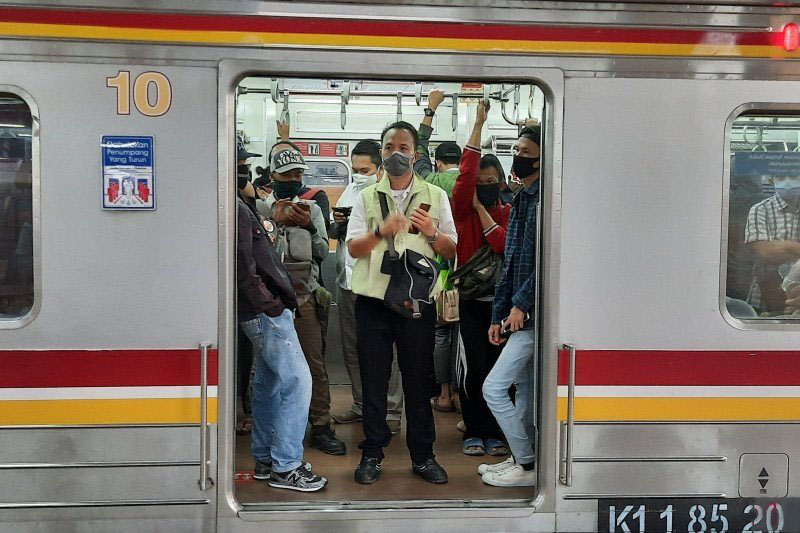 Pakar ortopedi sarankan orang berjinjit setelah berdiri 20 menit Pakar ortopedi sarankan orang berjinjit setelah berdiri 20 menit